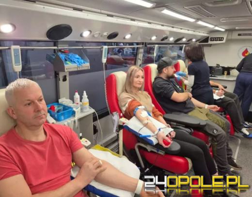 50 osób zostało świętymi Mikołajami w niedzielne popołudnie