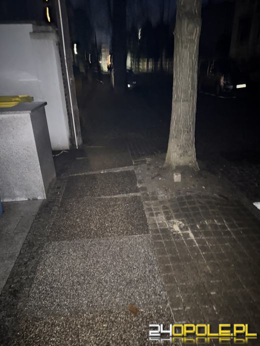 Ulica pogrążona w ciemności. Czytelnik prosi o interwencję