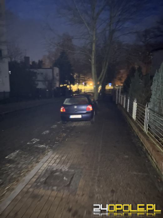 Ulica pogrążona w ciemności. Czytelnik prosi o interwencję