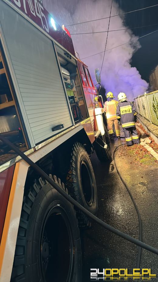 Nocna interwencja straży w Dylakach. Spłonął samochód na ul. Fabrycznej