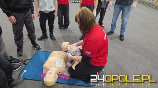 Pierwsza poMOC w rytmie serca w Stegu Arenie