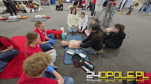 Pierwsza poMOC w rytmie serca w Stegu Arenie