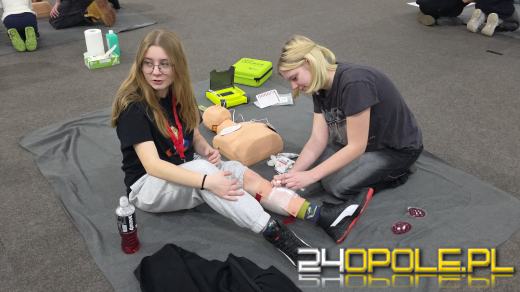 Pierwsza poMOC w rytmie serca w Stegu Arenie