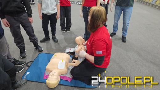 Pierwsza poMOC w rytmie serca w Stegu Arenie