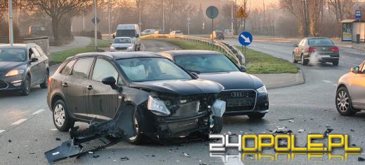 Zderzenie dwóch pojazdów na skrzyżowaniu w Opolu. Trwa ustalanie okoliczności