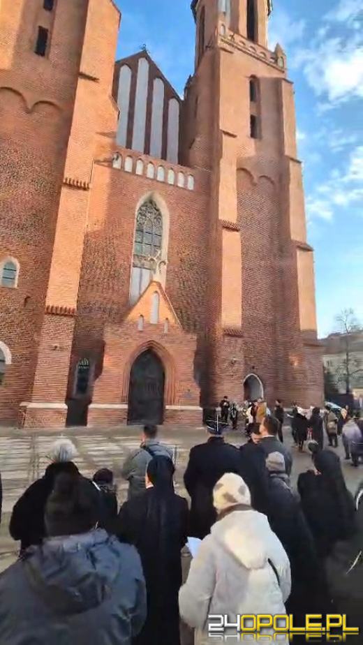 Katedra opolska ponownie otwarta. Dzisiaj odbywa się pierwsza msza 