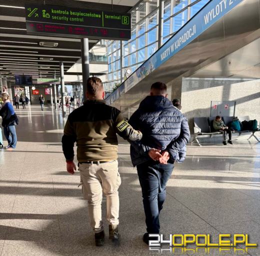 Poszukiwany 32-latek zatrzymany na lotnisku