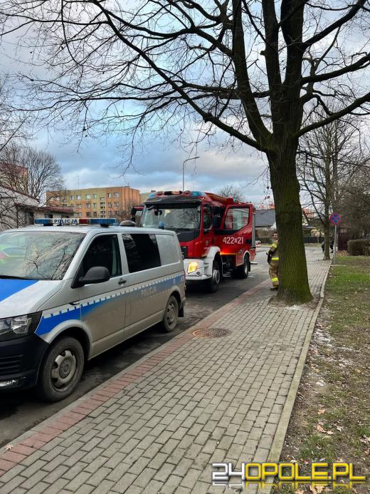 Ulatniający się gaz w budynku przy ul. Archimedesa. Jedna osoba trafiła pod opiekę ratowników
