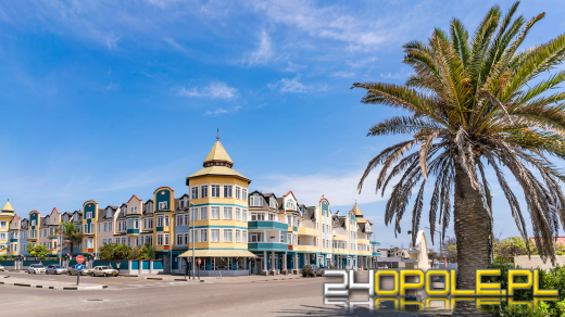 Pomarańczowe wydmy i bezkresne przestrzenie - odkryj Namibię