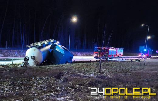 Zdarzenie drogowe na DK40. Obwodnica Kędzierzyna-Koźla w kierunku Ujazdu zablokowana