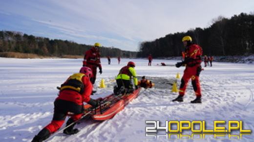 KMP Opole: Szkolenie z ratownictwa lodowego w ramach kampanii "Kruche Życie"