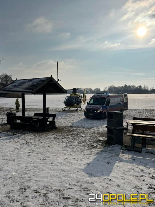 Wypadek łyżwiarza na zamarzniętym jeziorze w Dębowej. Interweniowały służby
