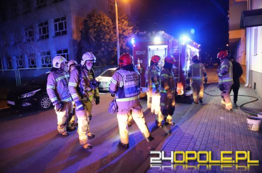 Pożar w mieszkaniu na poddaszu. 81-latek trafił do szpitala