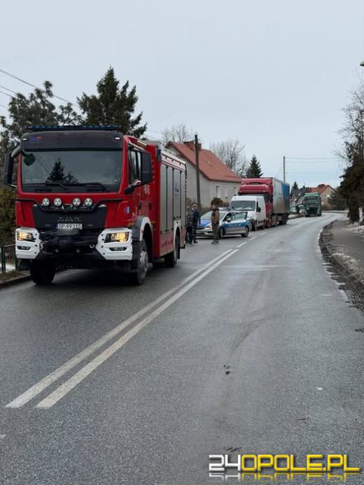 Wypadek w Podkamieniu. 11-latek potrącony przez autobus, droga DW 411 już odblokowana