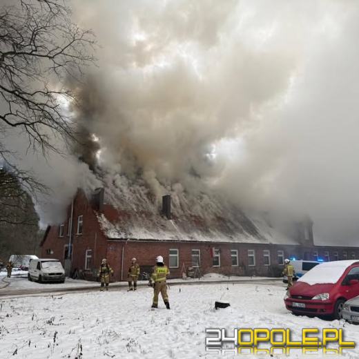 Pożar budynku mieszkalnego w Kluczborku. Cztery osoby ewakuowane