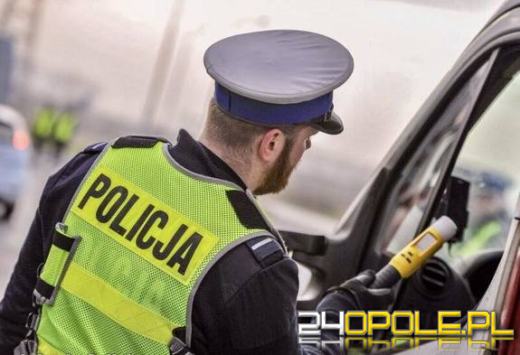 Prawie 1,5 promila i jazda mimo zakazu. Mercedes nie dojechał daleko