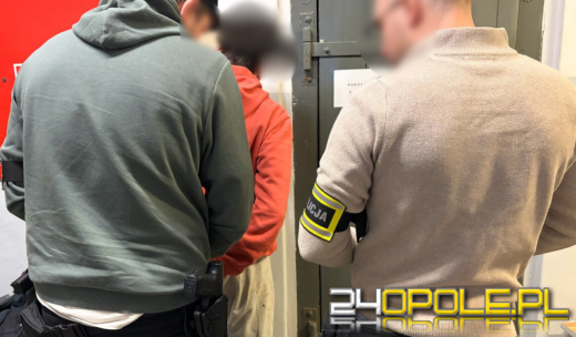 Poszukiwany, z narkotykami, kierował pojazdem bez prawa jazdy