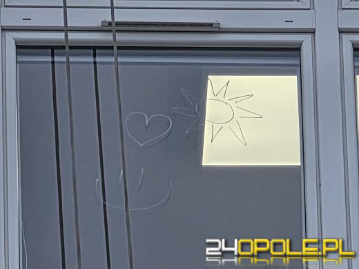 Z dachu Uniwersyteckiego Szpitala w Opolu zjechali superbohaterowie