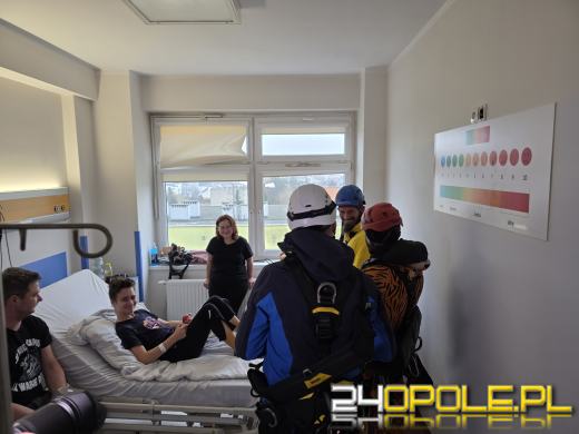 Z dachu Uniwersyteckiego Szpitala w Opolu zjechali superbohaterowie