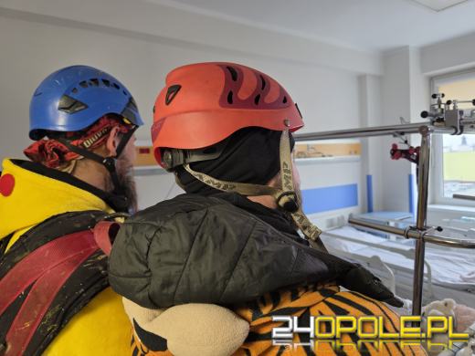 Z dachu Uniwersyteckiego Szpitala w Opolu zjechali superbohaterowie