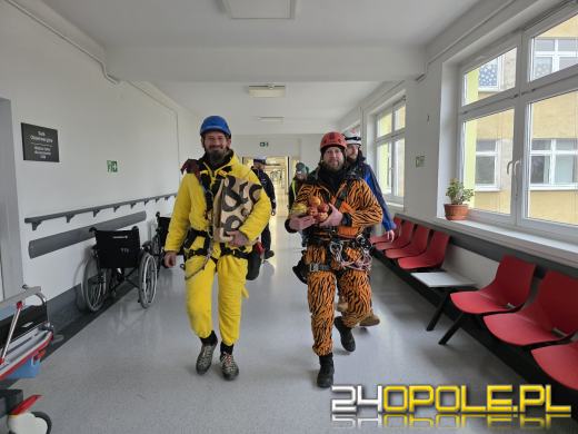 Z dachu Uniwersyteckiego Szpitala w Opolu zjechali superbohaterowie