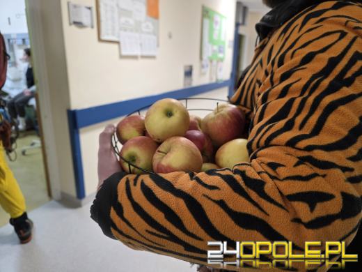 Z dachu Uniwersyteckiego Szpitala w Opolu zjechali superbohaterowie