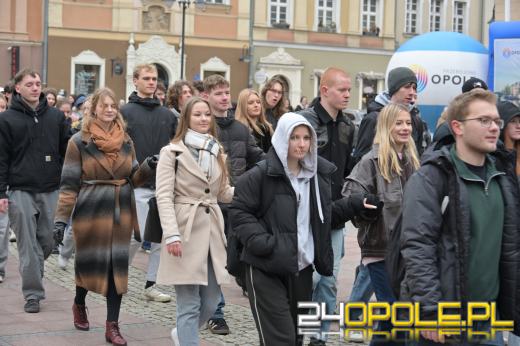 24. Polonez Maturzystów w Opolu. Ostatnia prosta przed maturą (WIDEO)