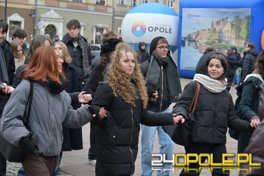 24. Polonez Maturzystów w Opolu. Ostatnia prosta przed maturą (WIDEO)