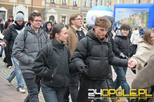 24. Polonez Maturzystów w Opolu. Ostatnia prosta przed maturą (WIDEO)