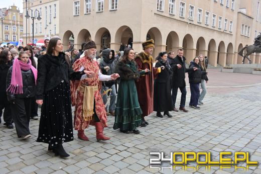 24. Polonez Maturzystów w Opolu. Ostatnia prosta przed maturą (WIDEO)