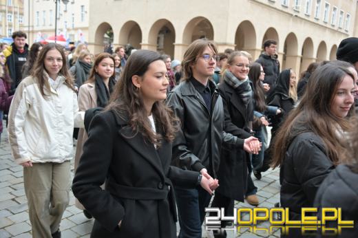 24. Polonez Maturzystów w Opolu. Ostatnia prosta przed maturą (WIDEO)