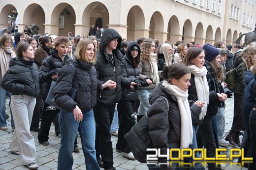 24. Polonez Maturzystów w Opolu. Ostatnia prosta przed maturą (WIDEO)