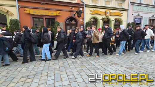 24. Polonez Maturzystów w Opolu. Ostatnia prosta przed maturą (WIDEO)