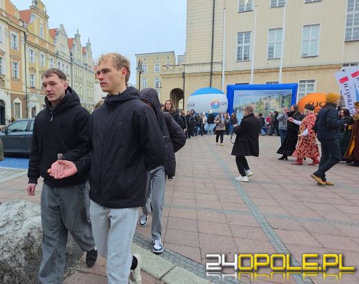 24. Polonez Maturzystów w Opolu. Ostatnia prosta przed maturą (WIDEO)