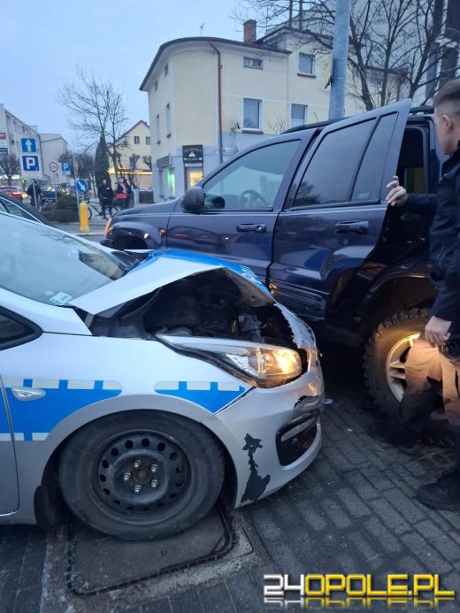 Pościg po kradzieży paliwa. Jeep zatrzymany po kontrolowanym zderzeniu