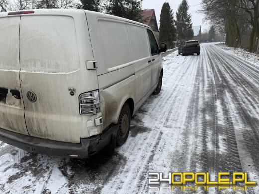 Ślisko na drogach. Policja apeluje o ostrożną jazdę 