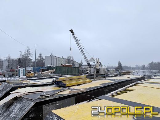 Postęp prac przy budowie mostu w Głuchołazach i rozbudowie DK40 mimo zimowej aury