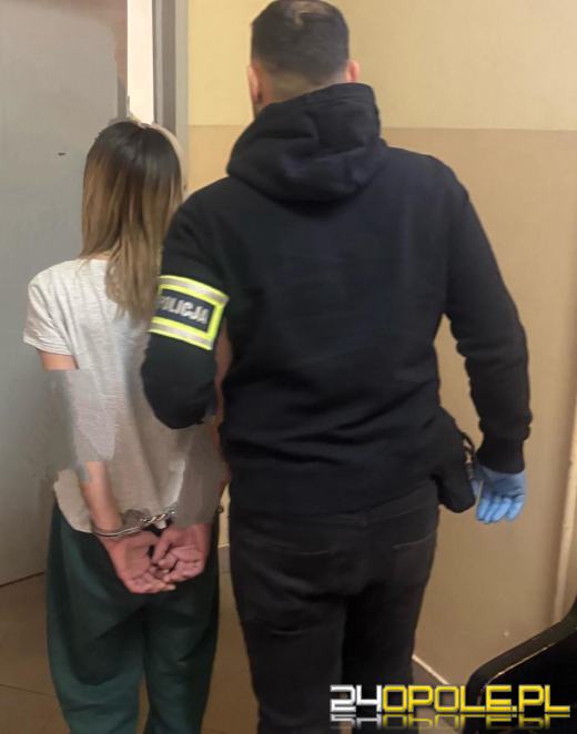 Trzymała narkotyki na stoliku. Policja daleko nie musiała szukać