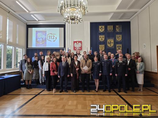 12 godzin na linii. Jak pracują operatorzy numeru 112 w Opolu