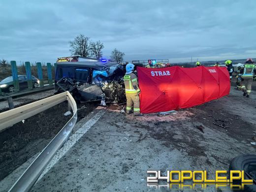 Wypadek na A4. Strażak poza służbą ruszył z pomocą przed przyjazdem zastępów