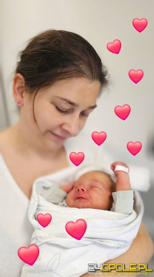 Walentynki na oddziale neonatologicznym. Szpital pokazał rodzinne chwile