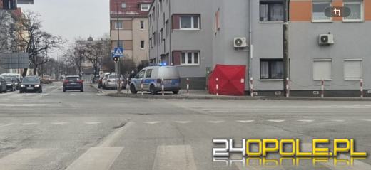 Zasłabł na ulicy, pomimo pomocy osób postronnych mężczyzna zmarł 