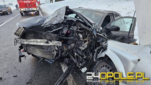 Zderzenie trzech aut na DK45. Ruch wahadłowy w Polskiej Cerekwi