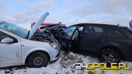 Zderzenie trzech aut na DK45. Ruch wahadłowy w Polskiej Cerekwi