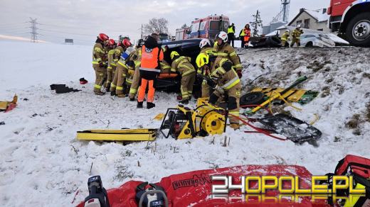 Kolizja trzech aut na DK45. Ruch wahadłowy w Polskiej Cerekwi