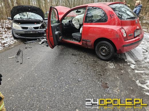 Czołowe zderzenie w Murowie. Jedna osoba trafiła do szpitala