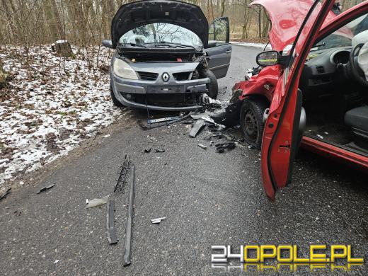 Czołowe zderzenie w Murowie. Jedna osoba trafiła do szpitala