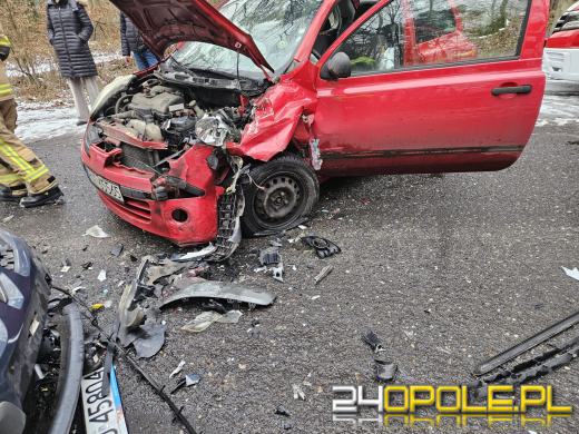 Czołowe zderzenie w Murowie. Jedna osoba trafiła do szpitala