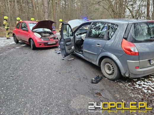 Czołowe zderzenie w Murowie. Jedna osoba trafiła do szpitala