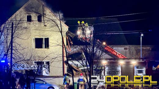 Pożar domu w Otmuchowie. Jedna osoba nie żyje, cztery osoby w szpitalu 